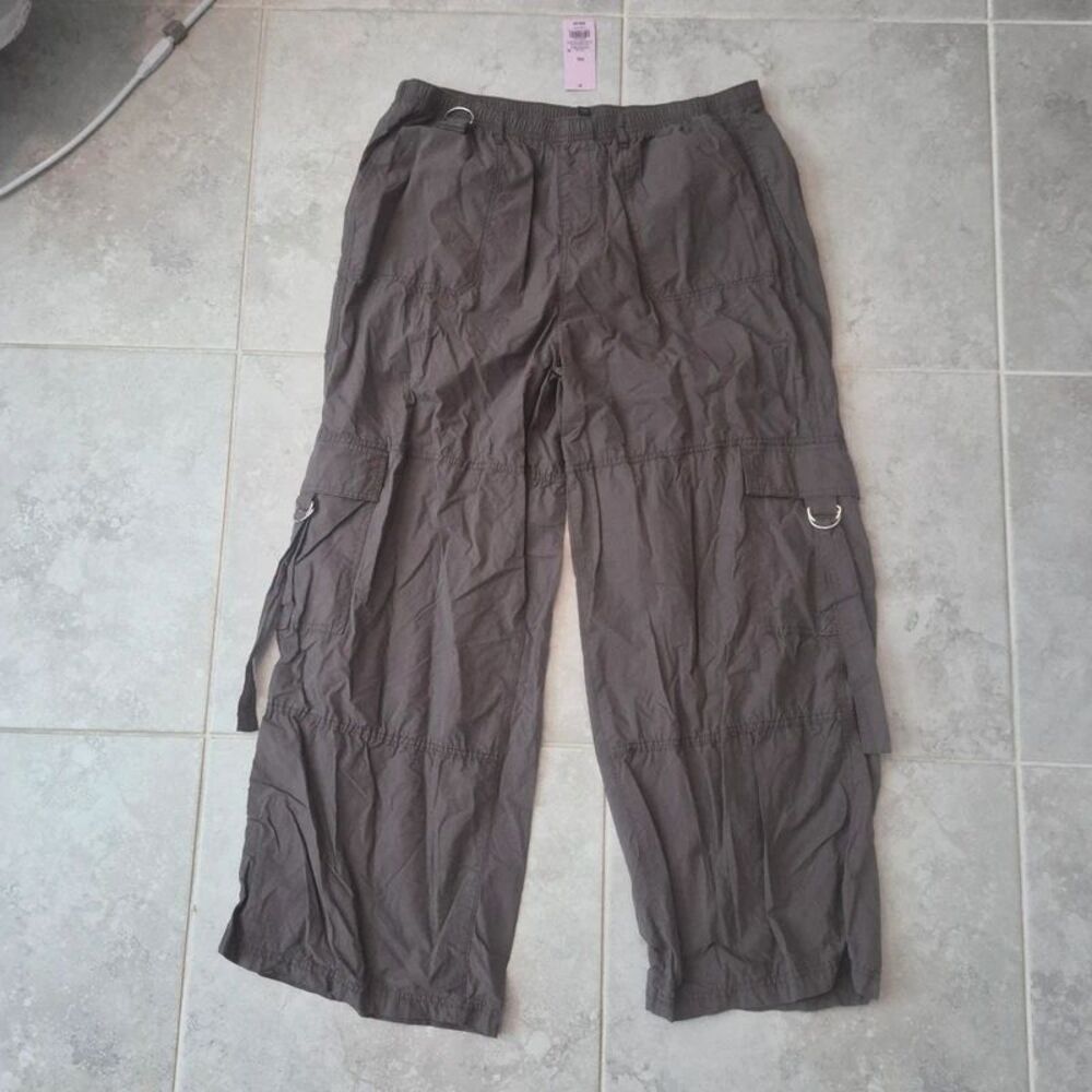Womens Mid-Rise Cargo Wide Leg Pants